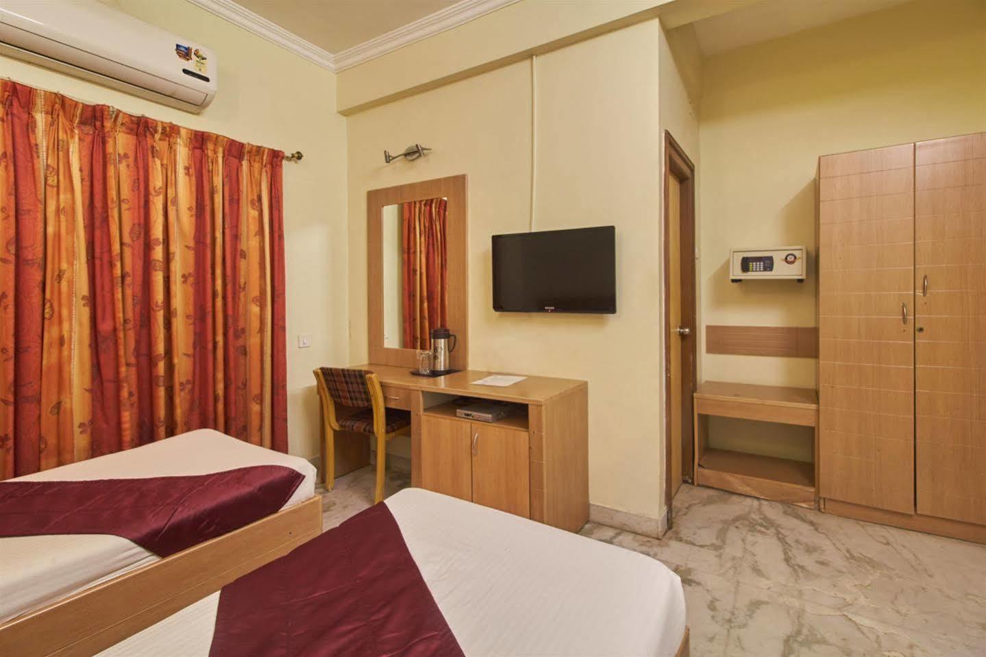 Fabhotel Royal Star Chennai Bagian luar foto