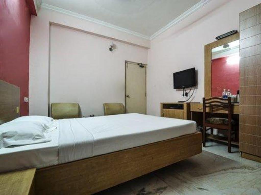 Fabhotel Royal Star Chennai Bagian luar foto